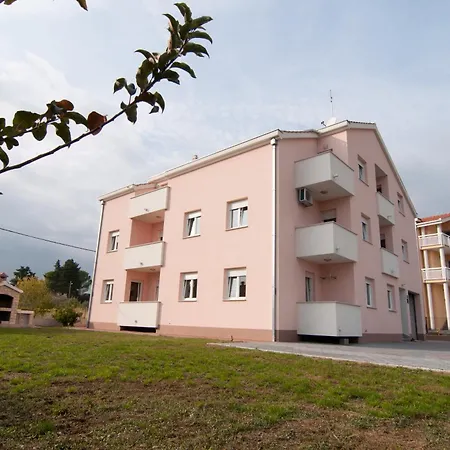 Apartment Joseph's By The Sea Kastela