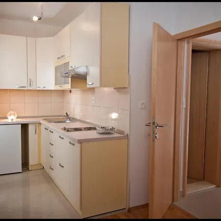 Joseph's By The Sea Apartment Kastela